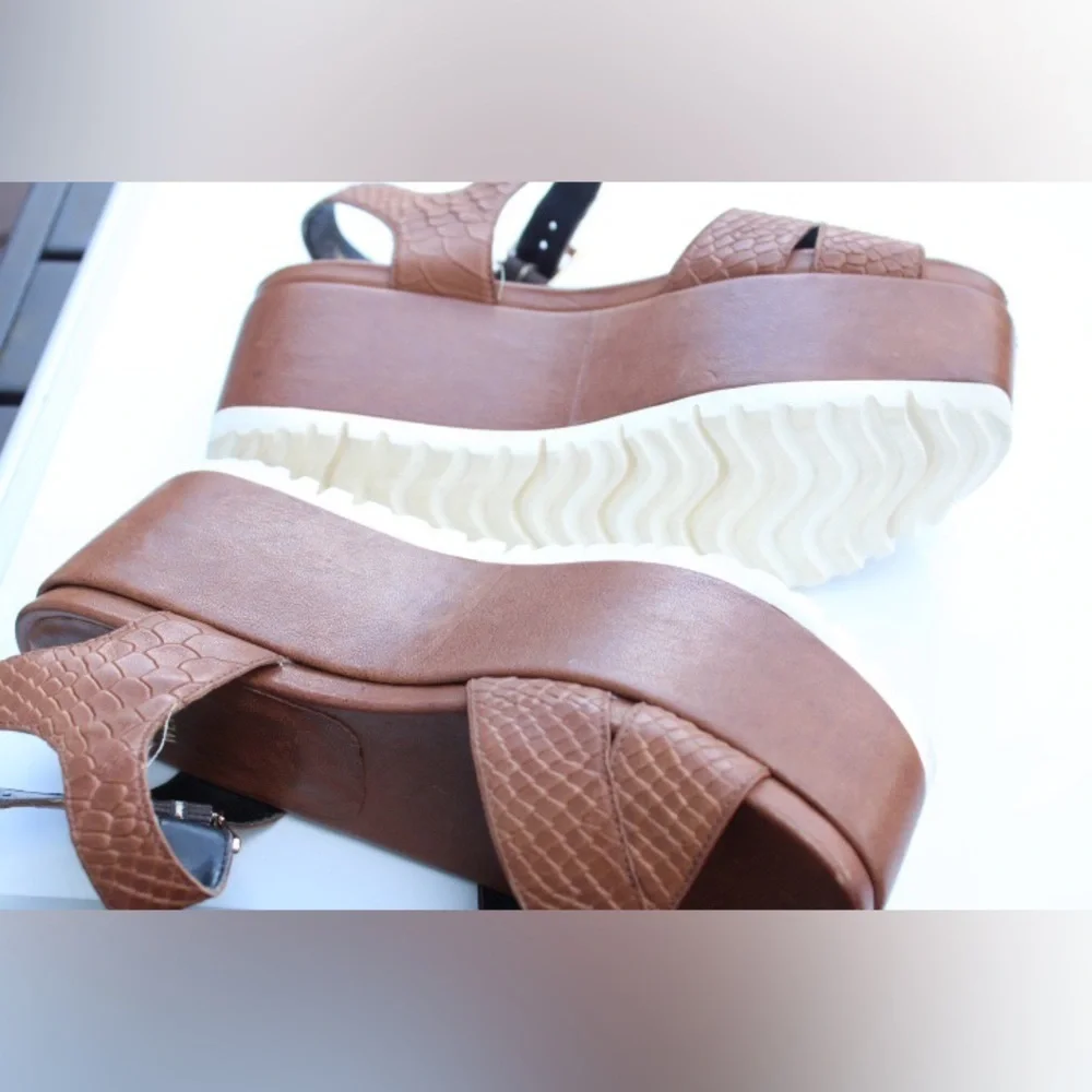 Stuart Weitzman platform wedges Leather upper